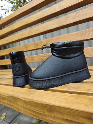 Уги ЧОРНІ UGG з манжетом дутим на затяжці на високій платформі зима теплі жіночі черевики, фото 2