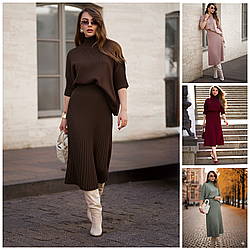 Жіночий в'язаний костюм із плісированою спідницею кльош