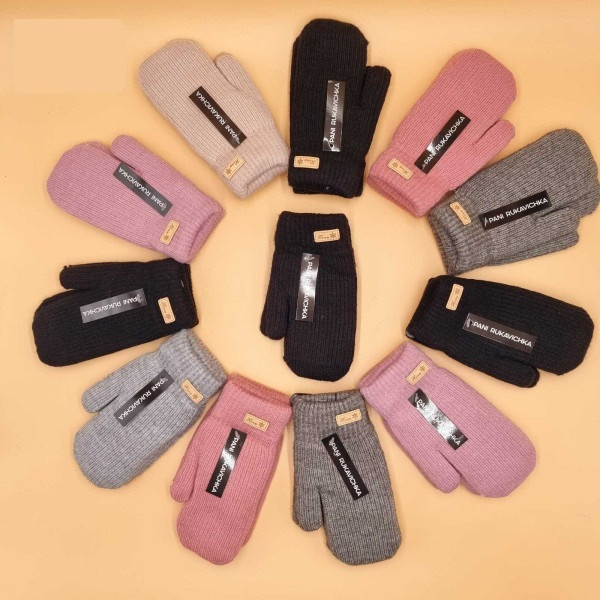 Дитячі рукавички подвійні, довжина 19–20 см.