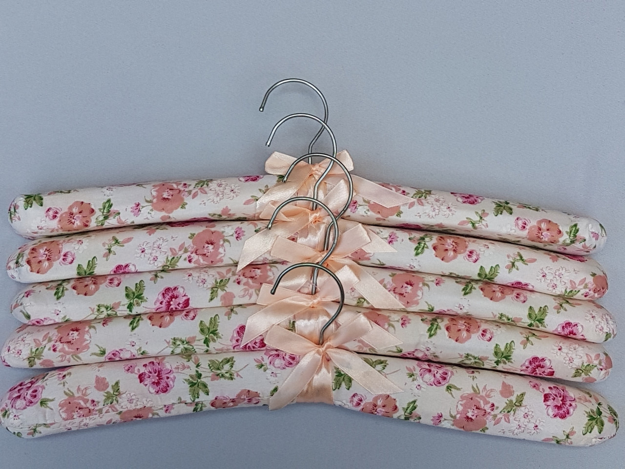 Плічка вішалки тремпеля м'які тканинні для делікатних речей квітчасті, довжина 38 см,в упаковці 5 штук, фото 1