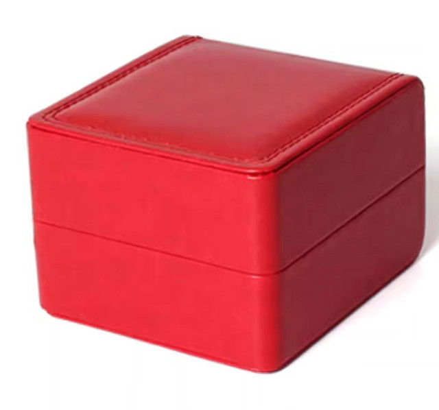 Подарункова коробка для браслетів і годинників червона. Стильний футляр із подушечкою й упаковкою