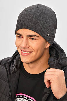 Шапка чоловіча на флісі темно-сірого кольору 207374M