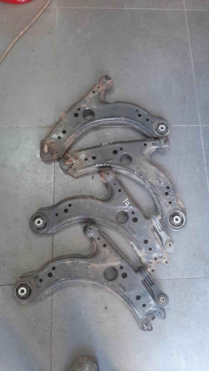 Вітаю зацікавлених на авто розборці Чемпіон !!!<br />
 Предметом оголошення є&nbsp;Ричаг Передній Golf IV&nbsp;<br />
 Фактичний стан на фото. Гарантія 14 днів на встановлення та перевірку<br />
 Висилаємо по всій Україні по передоплаті на транспортні витрати!<br />
 Наявність та асортимент на складі постійно змінюються.<br />
 Точні деталі уточняйте по телефону +380973363743 — фото 1