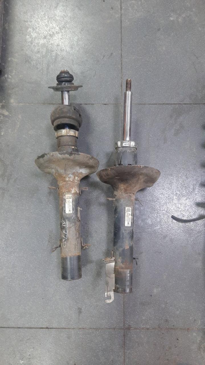 Вітаю зацікавлених на авто розборці Чемпіон !!!<br />
 Предметом оголошення є&nbsp;Амортизатор Передній Golf 4 1J0413031AE 1J0413031N<br />
 Ціна вказана за ГОЛИЙ Амортизатор!<br />
 Комплектний амортизатор (аморт+пружина+опорний) 750грн<br />
 Фактичний стан на фото. Гарантія 14 днів на встановлення та перевірку<br />
 Висилаємо по всій Україні по передоплаті на транспортні витрати!<br />
 Наявність та асортимент на складі постійно змінюються.<br />
 Точні деталі уточняйте по телефону +380973363743 — фото 5