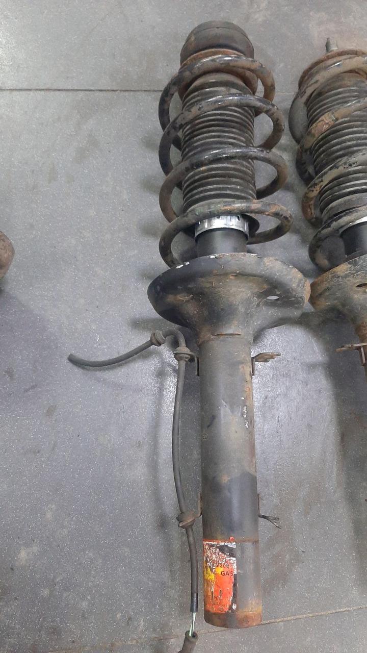 Вітаю зацікавлених на авто розборці Чемпіон !!!<br />
 Предметом оголошення є&nbsp;Амортизатор Передній Golf 4 1J0413031AE 1J0413031N<br />
 Ціна вказана за ГОЛИЙ Амортизатор!<br />
 Комплектний амортизатор (аморт+пружина+опорний) 750грн<br />
 Фактичний стан на фото. Гарантія 14 днів на встановлення та перевірку<br />
 Висилаємо по всій Україні по передоплаті на транспортні витрати!<br />
 Наявність та асортимент на складі постійно змінюються.<br />
 Точні деталі уточняйте по телефону +380973363743 — фото 4