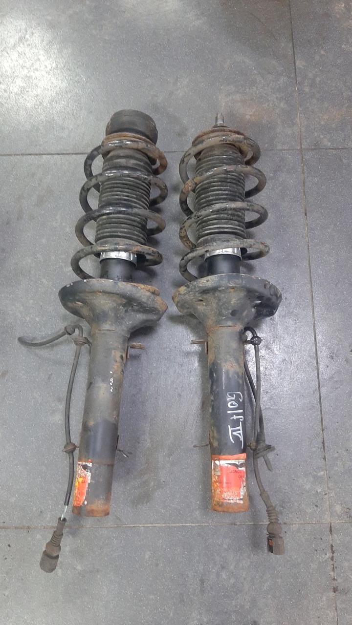 Вітаю зацікавлених на авто розборці Чемпіон !!!<br />
 Предметом оголошення є&nbsp;Амортизатор Передній Golf 4 1J0413031AE 1J0413031N<br />
 Ціна вказана за ГОЛИЙ Амортизатор!<br />
 Комплектний амортизатор (аморт+пружина+опорний) 750грн<br />
 Фактичний стан на фото. Гарантія 14 днів на встановлення та перевірку<br />
 Висилаємо по всій Україні по передоплаті на транспортні витрати!<br />
 Наявність та асортимент на складі постійно змінюються.<br />
 Точні деталі уточняйте по телефону +380973363743 — фото 2