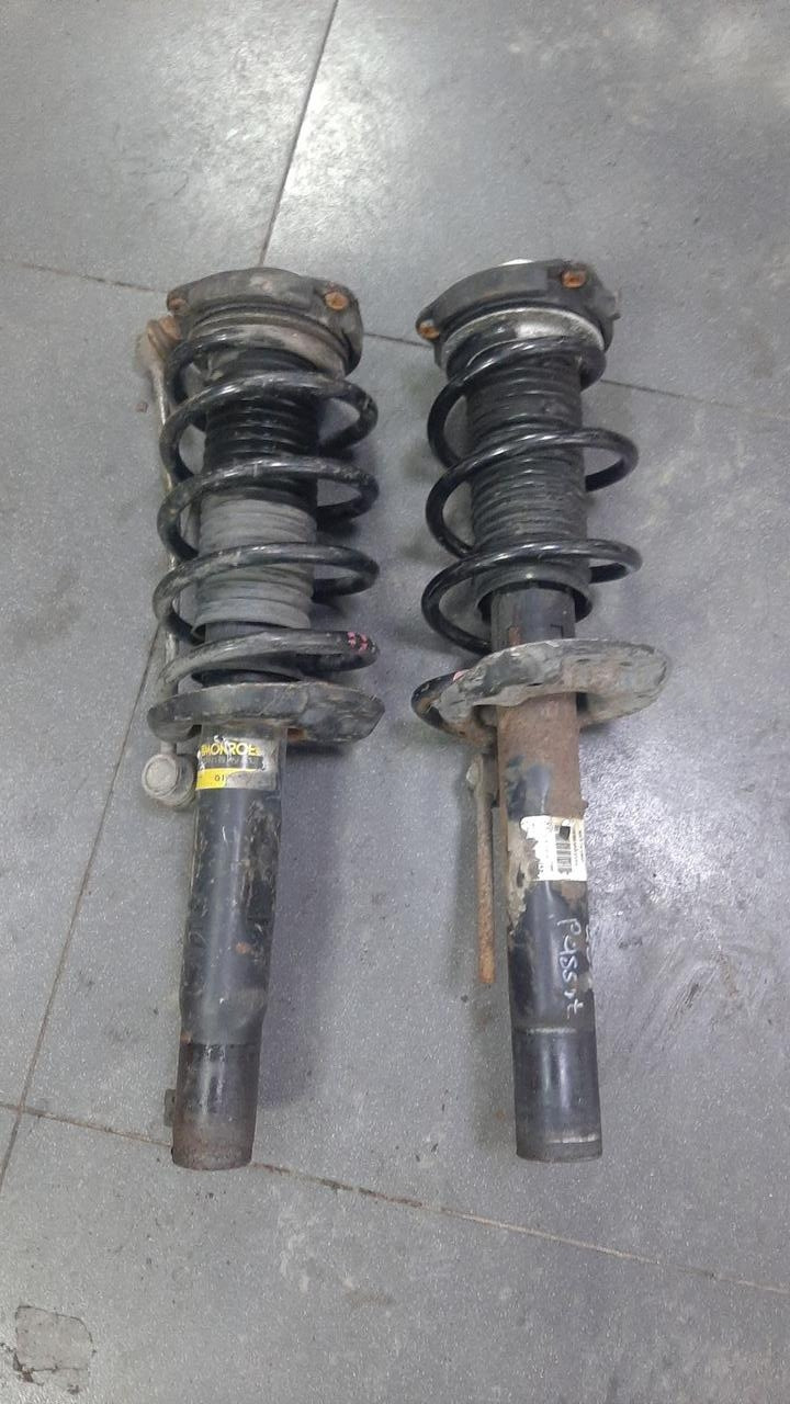 Вітаю зацікавлених на авто розборці Чемпіон !!!<br />
 Предметом оголошення Пружина Передня Vw Golf 4 1J0411105CQ 1K0511115FT<br />
 Ціна вказана за Голу Пружину!<br />
 Комплектний амортизатор ( аморт+пружина+опорний)-750грн<br />
 Фактичний стан на фото. Гарантія 14 днів на встановлення та перевірку<br />
 Висилаємо по всій Україні по передоплаті на транспортні витрати!<br />
 Наявність та асортимент на складі постійно змінюються.<br />
 Точні деталі уточняйте по телефону +380973363743 — фото 2