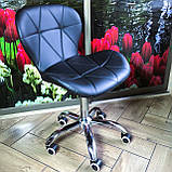 Стілець крісло для майстра манікюру і педикюру зі спинкою чорний, прогумовані колеса., фото 4