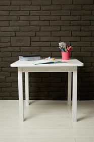 Стіл  для дитини чотиримісний масив тон білий