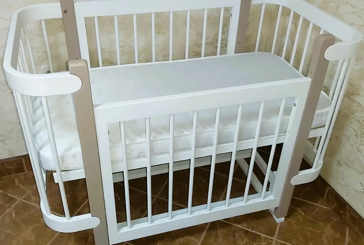 Овальне ліжко трансформер змаятником | Овальні ліжечка  "Prestige" капучино