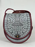 Жіноча шкіряна сумка ручної роботи з тисненим орнаментом «Калина» сіро-бордова сумка з натуральної шкіри, 20*21*8 см, фото 6