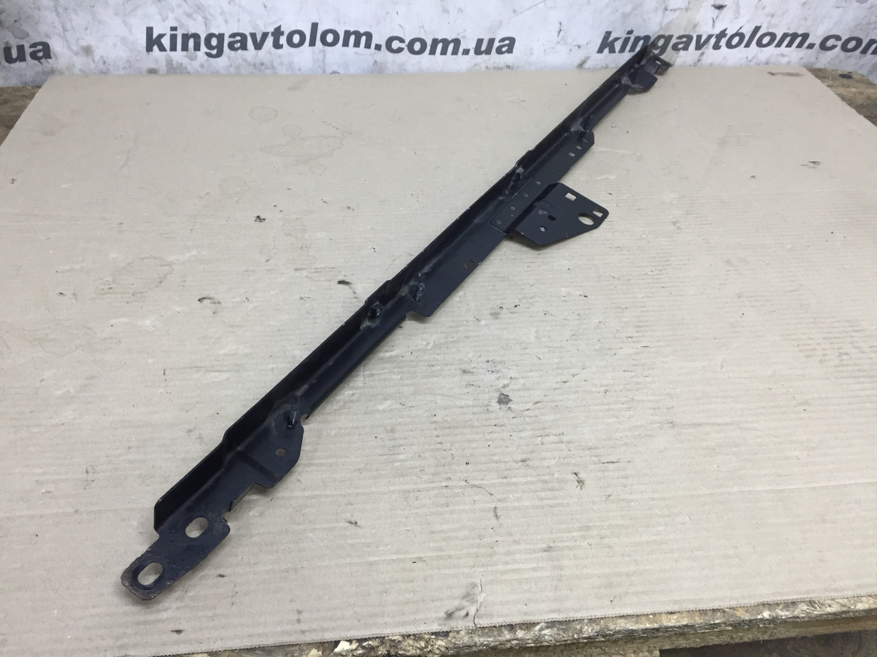 Розпорка кузова Audi A4 B8 8K0805629D, фото 1