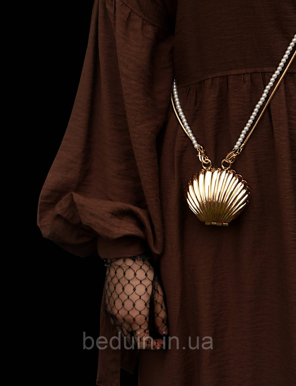 Вечірня металева міні сумка аксесуар "Мушля" ракушка з перлинним ремінцем - золотиста