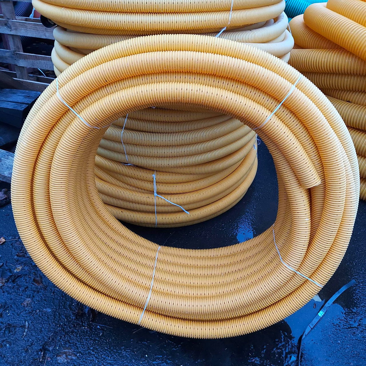 Труба дренажна D50 (бухта 50м) SN4 гофрована з перфорацією на 360