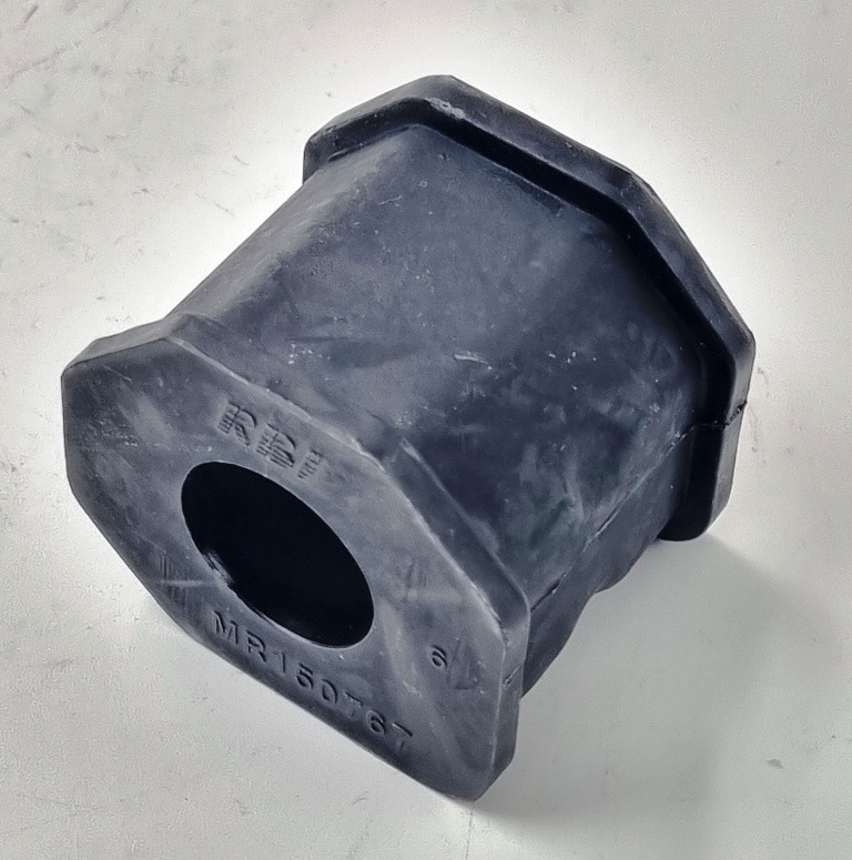 Втулка стабілізатора переднього зовнішня, RBI M22450, аналоги MR150767, Паджеро, Л200