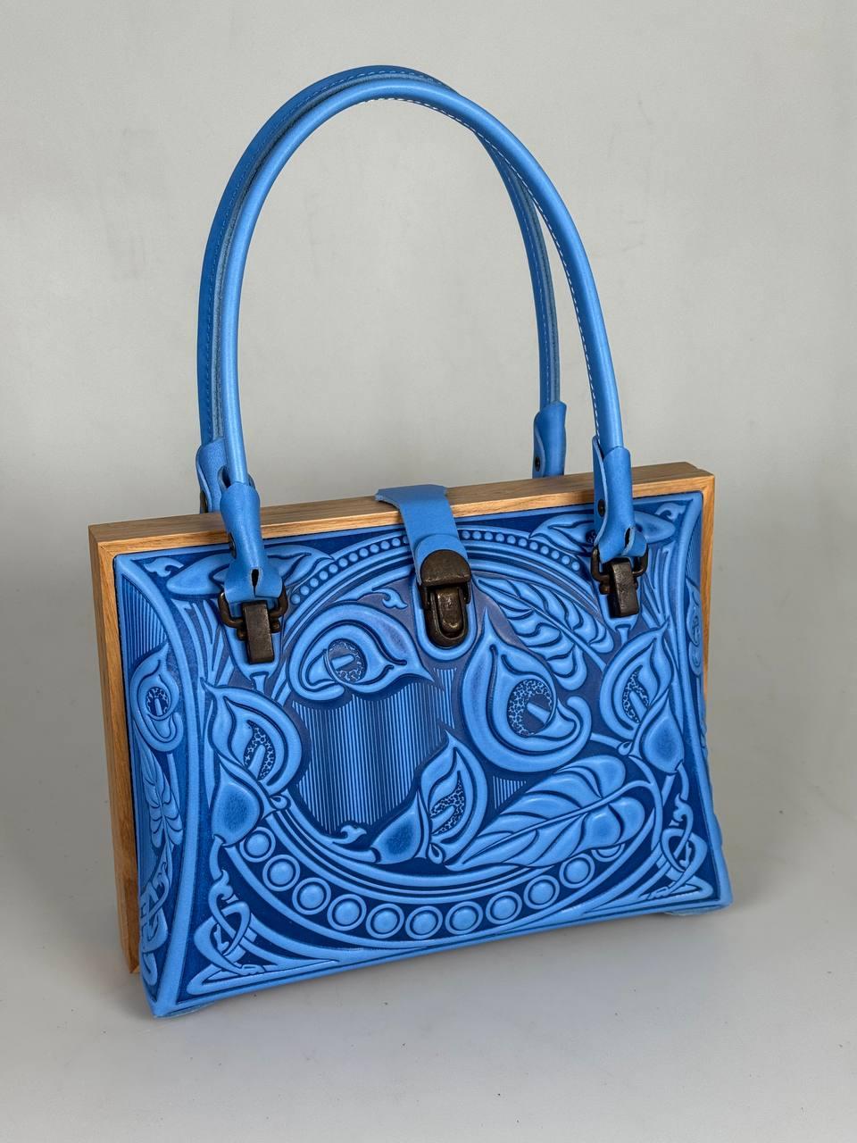 Вечірня сумка "Калла" блакитного кольору, комбінація шкіри та дерева, ручна робота, 27×19×11 см, фото 1