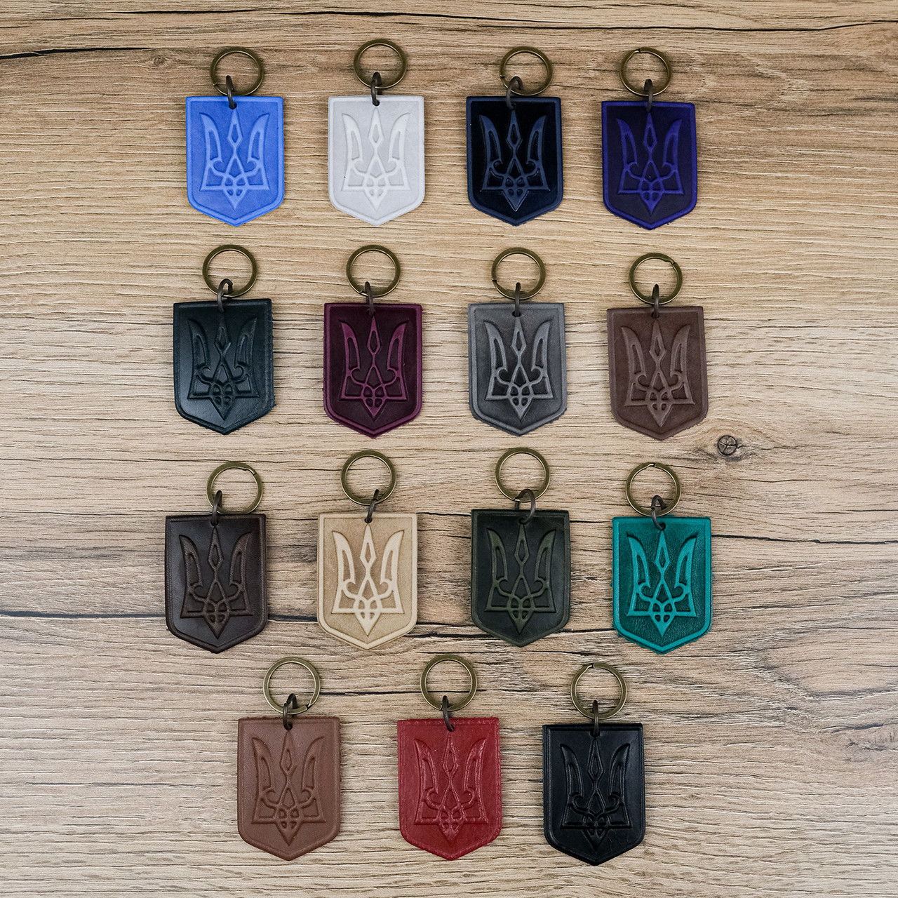 Шкіряний брелок "Герб України" мікс 6*4.4 см Гранд Презент 06ГУ-2