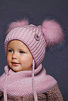 Теплий комплект для дівчинки 1 2 3 4 роки пудра: дитяча зимова шапка на флісі з 2 помпонами та снуд (шарф-хомут)