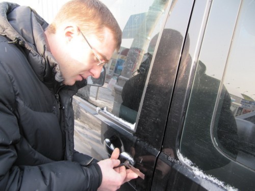 Хто може професійно розкрити, відкрити, зламати автомобіль ( машину) у Дніпропетровську