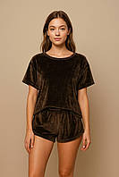 Жіноча велюрова піжама, футболки та шорти.