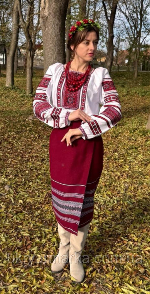 жіночий український костюм - вишнева вишивка