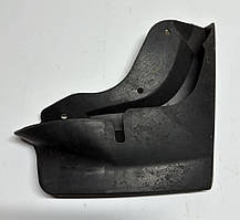 Бризговик передній правий Каліна 1118