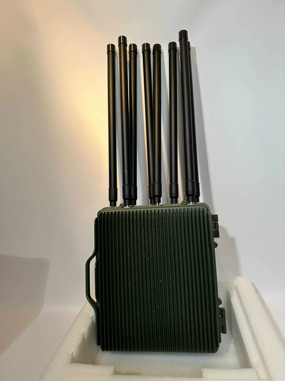 Купольний РЕБ AIR Jammer Pro 8 на 8 діапазонів (400-1050МГц;2.4Ггц;5.8Ггц) (50 W)
