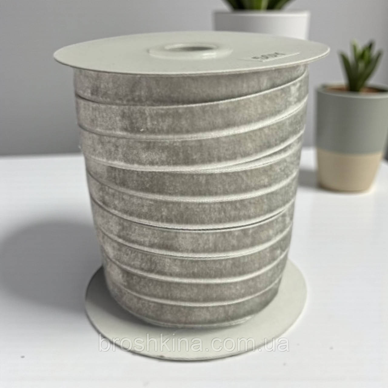 Оксамитова стрічка ВЕЛЮР 1 см (46 м) СВІТЛО-СІРА оптом, фото 1