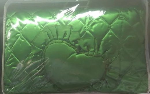 

Комплект атласный Шаде в разных цветах: покрывало, декоративная подушка 2шт, подушка сердечко., Зелёный