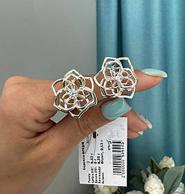 Срібний гарнітур у вигляді об'ємної квітки з білими фіанітами Фрезія