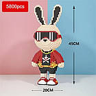 DIY конструктор "Кролик в очках" — яскрава 3D-модель з мікроблоків Жовто-червоний 45 см Заєць