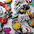 Набір 15 шт. Джибітси (Jibbitz) Disney, Pixar, букви, написи, техно-аксесуари | Значки, бейджі, кнопки для Crocs, сабо, слайдів