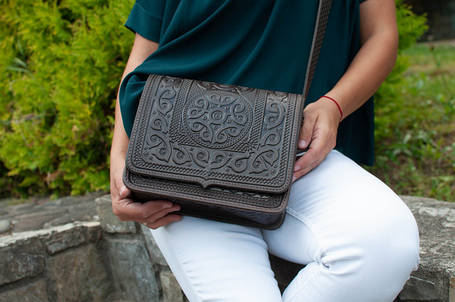 Шкіряна карпатська сумка з тисненням “Баранці”