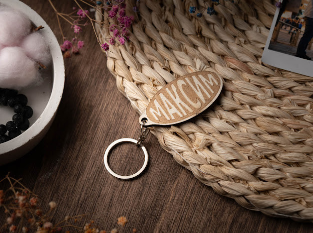 Брелок дерев'яний. МАКСИМ. 60х30мм