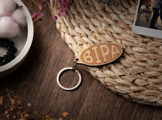 Брелок дерев'яний. ВІРА. 60х30мм