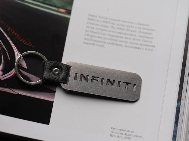 Брелок металевий. Infiniti. 10х2,5см