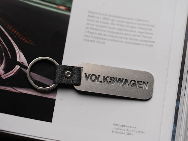 Брелок металевий. VOLKSWAGEN. 10х2,5см