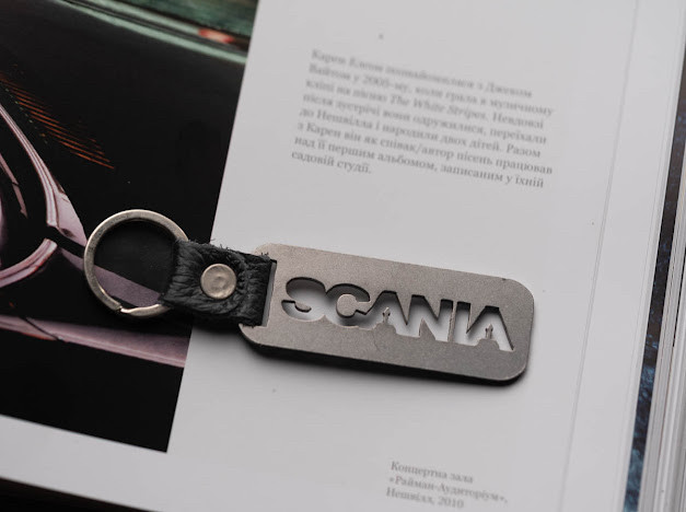 Брелок металевий. Scania. 10х2,5см