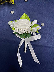 Весільна бутоньєрка для нареченого, свідків та гостей біла. Бутоньєрка на весілля.