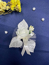 Весільна бутоньєрка для нареченого, свідків та гостей молочна. Бутоньєрка на весілля.