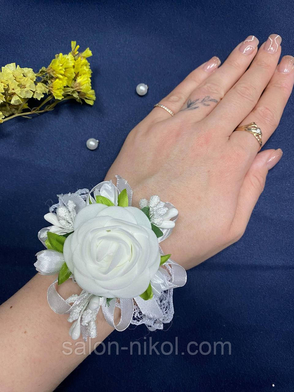 Браслет з квітів на руку для дружки білий, фото 1