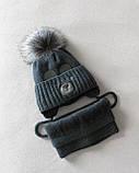 Дитячий зимовий набір для хлопчика 1 2 3 роки: тепла шапка на флісі з помпоном + в'язаний снуд - хомут графіт, фото 4