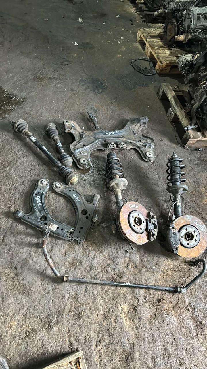 Вітаю зацікавлених на авто розборці Чемпіон !!!<br />
 Предметом оголошення є&nbsp;Стабілізатор Передній Vw Golf 4 21-23мм 1J0411305E 1J0411305B<br />
 Фактичний стан на фото. Гарантія 14 днів на встановлення та перевірку<br />
 Висилаємо по всій Україні по передоплаті на транспортні витрати!<br />
 Наявність та асортимент на складі постійно змінюються.<br />
 Точні деталі уточняйте по телефону +380973363743 — фото 3