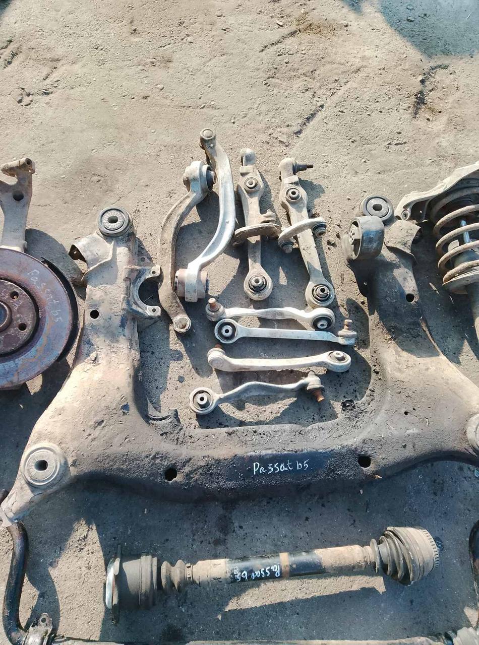 Вітаю зацікавлених на авто розборці Чемпіон !!!<br />
 Предметом оголошення є&nbsp;Ричаг Передній Passat B5<br />
 Маємо усі варіанти в наявності, ціна вказана за 1шт<br />
 Фактичний стан на фото. Гарантія 14 днів на встановлення та перевірку<br />
 Висилаємо по всій Україні по передоплаті на транспортні витрати!<br />
 Наявність та асортимент на складі постійно змінюються.<br />
 Точні деталі уточняйте по телефону +380973363743 — фото 6