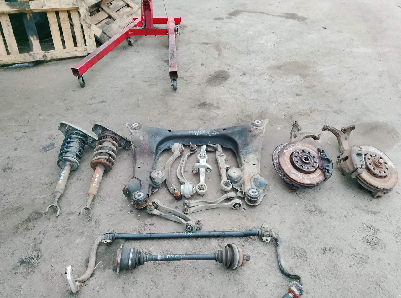 Вітаю зацікавлених на авто розборці Чемпіон !!!<br />
 Предметом оголошення є&nbsp;Поворотний Кулак Passat B5 Лівий Правий Цапфа<br />
 Ціна вказана за 1шт за Голу Цапфу!<br />
 Фактичний стан на фото. Гарантія 14 днів на встановлення та перевірку<br />
 Висилаємо по всій Україні по передоплаті на транспортні витрати!<br />
 Наявність та асортимент на складі постійно змінюються.<br />
 Точні деталі уточняйте по телефону +380973363743 — фото 3