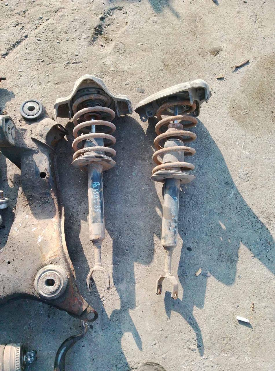 Вітаю зацікавлених на авто розборці Чемпіон !!!<br />
 Предметом оголошення є&nbsp;Пружина Передня Passat B5 8D0411105AS 8D0411105AP<br />
 Ціна вказана за одну ПРУЖИНУ!<br />
 Комплек ( аморт+пружина+опорний) - 750грн<br />
 Фактичний стан на фото. Гарантія 14 днів на встановлення та перевірку<br />
 Висилаємо по всій Україні по передоплаті на транспортні витрати!<br />
 Наявність та асортимент на складі постійно змінюються.<br />
 Точні деталі уточняйте по телефону +380973363743 — фото 2