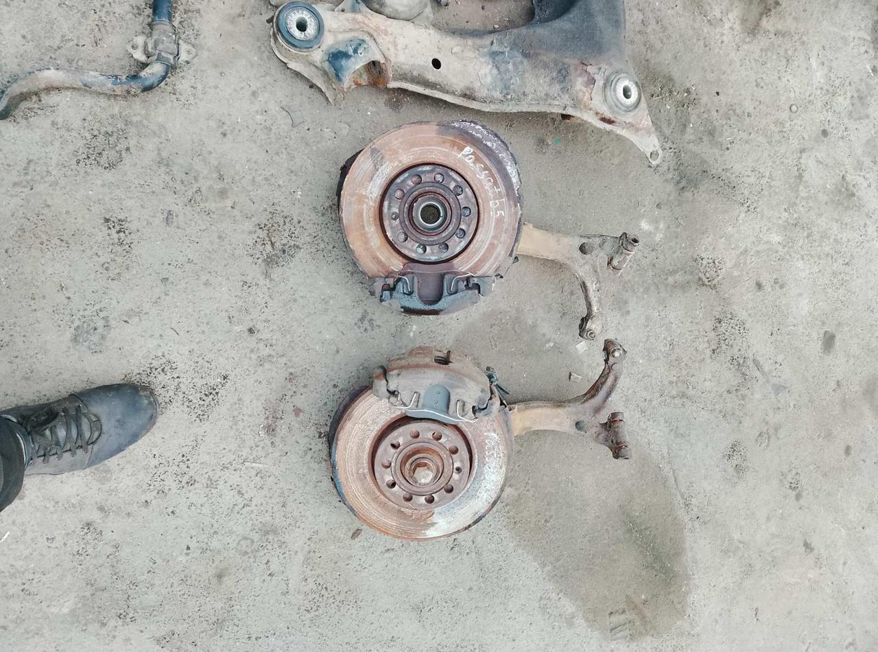 Вітаю зацікавлених на авто розборці Чемпіон !!!<br />
 Предметом оголошення є&nbsp;Поворотний Кулак Passat B5 Лівий Правий Цапфа<br />
 Ціна вказана за 1шт за Голу Цапфу!<br />
 Фактичний стан на фото. Гарантія 14 днів на встановлення та перевірку<br />
 Висилаємо по всій Україні по передоплаті на транспортні витрати!<br />
 Наявність та асортимент на складі постійно змінюються.<br />
 Точні деталі уточняйте по телефону +380973363743 — фото 4