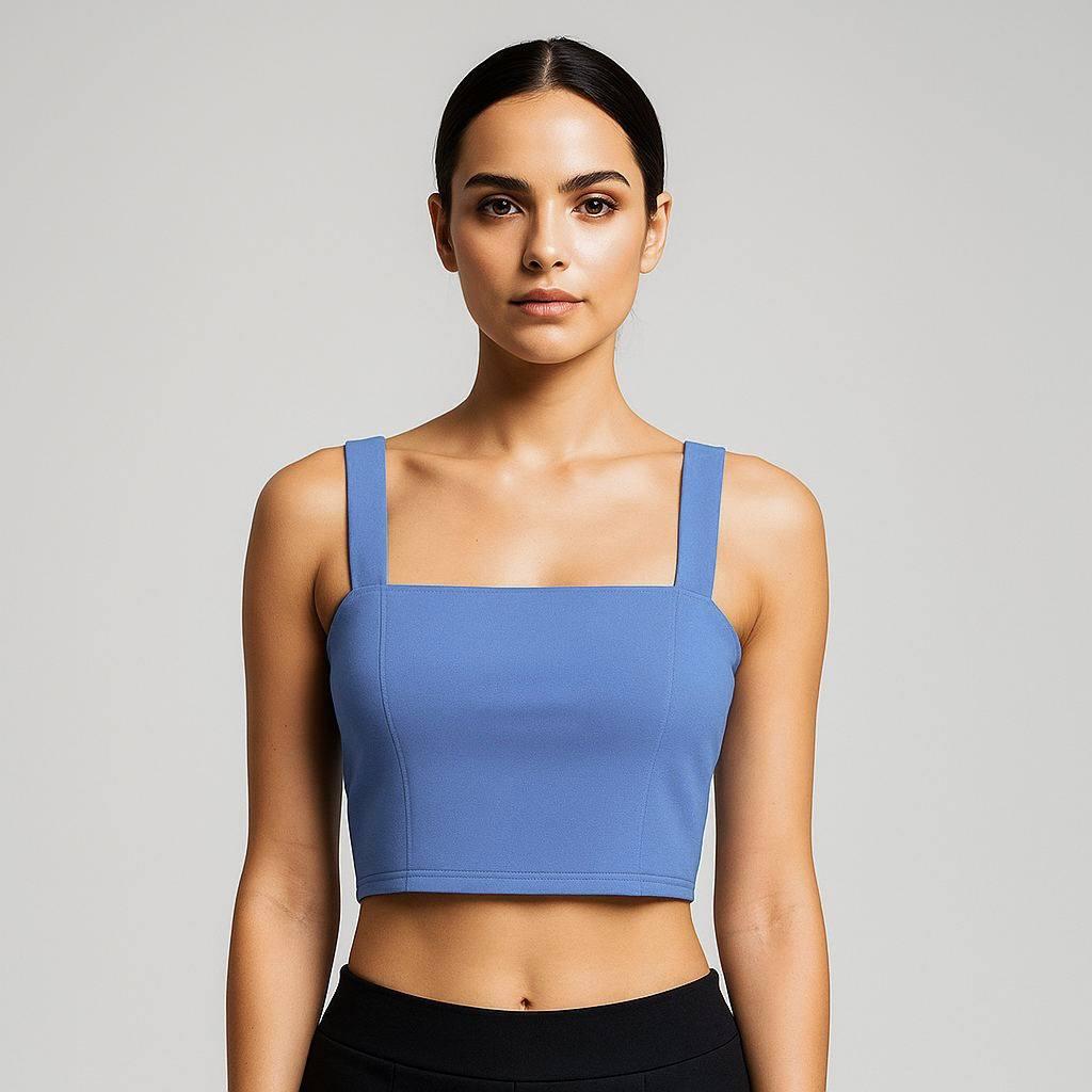 Модний жіночий топ небесного кольору.