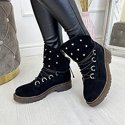 Замшеві черевики жіночі вільного взування, декоровані намистинами