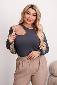 Лонгслів в рубчик з вирізом на плечі сірий великого розміру Розміри: 48-50; 52-54; 56-58; 60-62